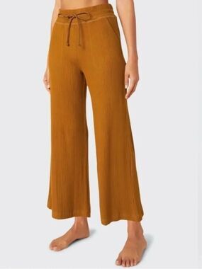 Beyond Yoga Free Flow Wide Leg Cropped Ribbed Pant Burnt Orange Womens Medium
